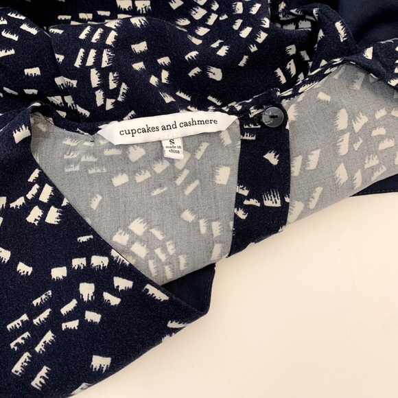 Cupcakes & Cashmere Jaxon Cut-Out Back Speckled Romper Size Small - Picture 9 of 9